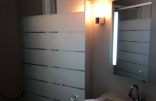 Genissac Maison | Chambre Triple vue sur la rivière à L'arbre Rouge
