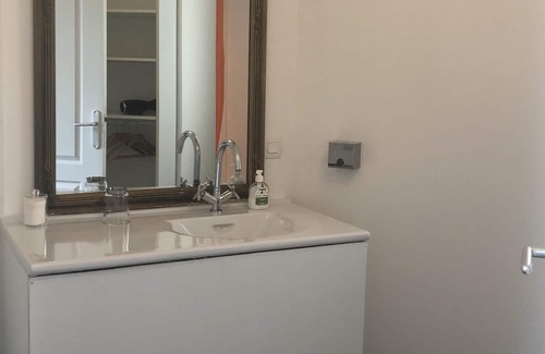 Genissac Maison | Chambre Triple vue sur la rivière à L'arbre Rouge