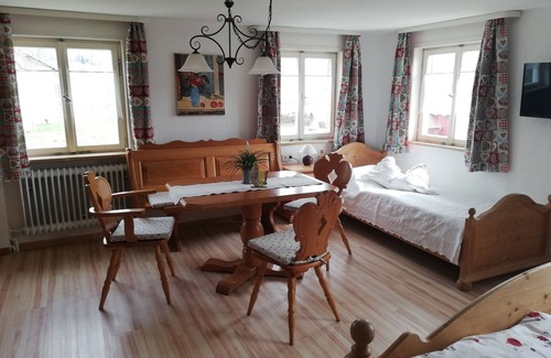 Rettenberg Station Balnéaire | Triple-Classique-Salle de bain privée séparée-Vue sur la campagne-Enzianzimmer