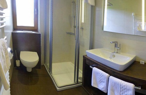 Obsteig Lit Et Petit-Déjeuner | Chambre triple "Holzleiten" avec coin salon - Pension Alpenhof - Pension de bien-être