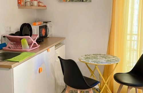 Arganda del Rey Hôtel | Triple Superior - Balcón Calle el Pilar - Mini Cocina-bańo Privado