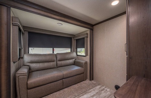 Lindale Maison | Triple W Grand Design Reflection RV