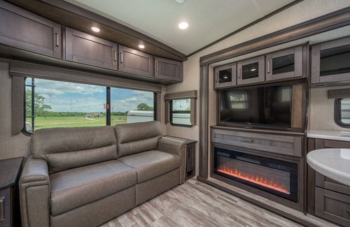 Lindale Maison | Triple W Grand Design Reflection RV