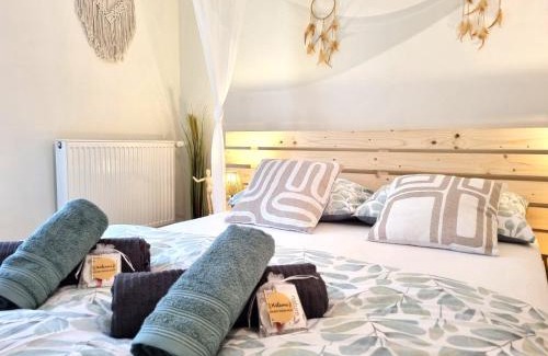 Sedan Appartement | Triplex bohème près du Château à Sedan, idéal 2 couples