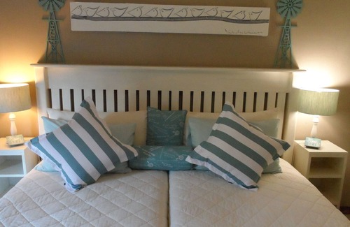Bloemfontein Lit Et Petit-Déjeuner | Tripple Room (3 Singles/King & Single) Cherry Lane Self Catering and B&B