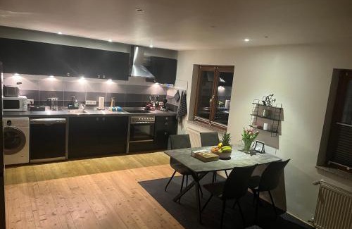Unterrath Appartement | Tritt ein bring Glück herein - Exquisite 75 qm - Messenähe - Parkplatz - Flughafennähe