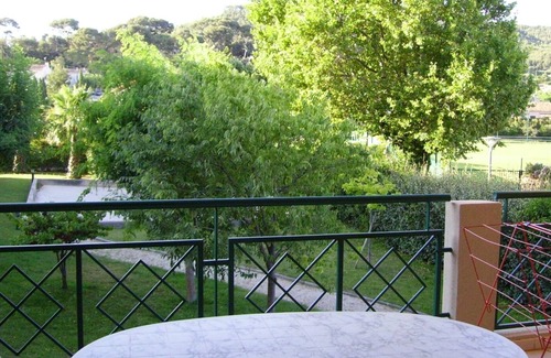 Saint-Cyr-sur-Mer Appartement | Trois Pièces , Terrasse, 15' à Pied de la mer