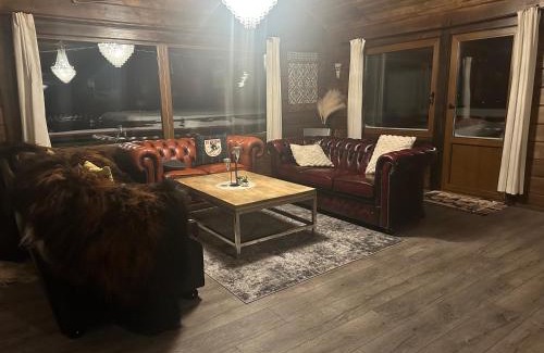 Dovre Villa | Trollvang, hytte med pool og sauna