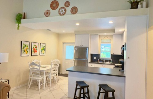 Kenmont Maison | Tropical 2bed 1bath near beach