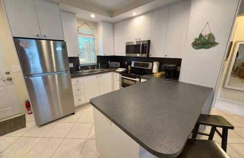 Kenmont Maison | Tropical 2bed 1bath near beach