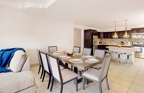 Jaco Appartement | Tropical apartment near the beach with on-site pool & private balcony