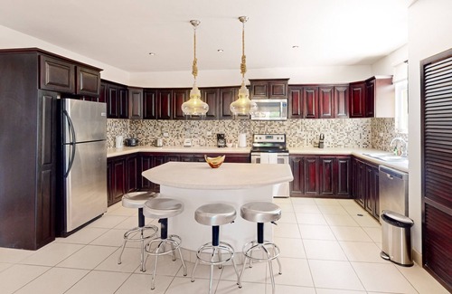Jaco Appartement | Tropical apartment near the beach with on-site pool & private balcony