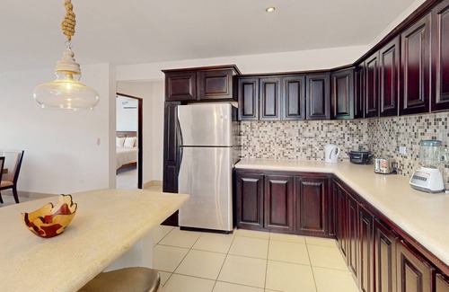 Jaco Appartement | Tropical apartment near the beach with on-site pool & private balcony
