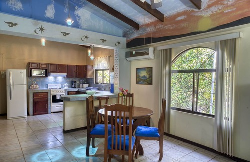Esterillos Centro Appartement | Bel appartement et jardin à quelques minutes à pied de la plage
