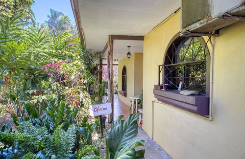 Esterillos Centro Appartement | Bel appartement et jardin à quelques minutes à pied de la plage
