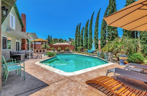 Bay Terraces Maison | Tropical Bliss - Large Pool and Spa, Game Room, 12 min to dwntwn and King Beds!