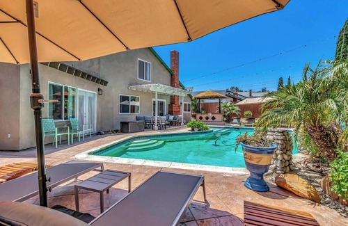 Bay Terraces Maison | Tropical Bliss - Large Pool and Spa, Game Room, 12 min to dwntwn and King Beds!