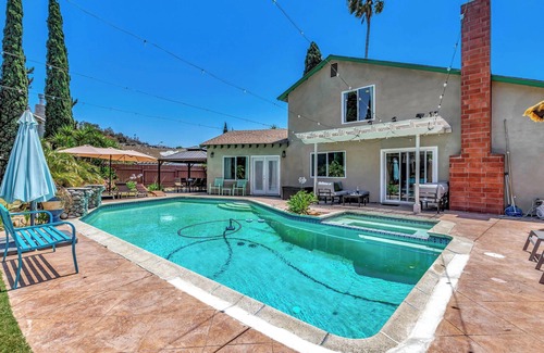 Bay Terraces Maison | Tropical Bliss - Large Pool and Spa, Game Room, 12 min to dwntwn and King Beds!