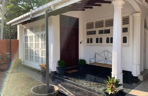 Mahawewa Maison | Tropical colonial retreat minutes from the beach