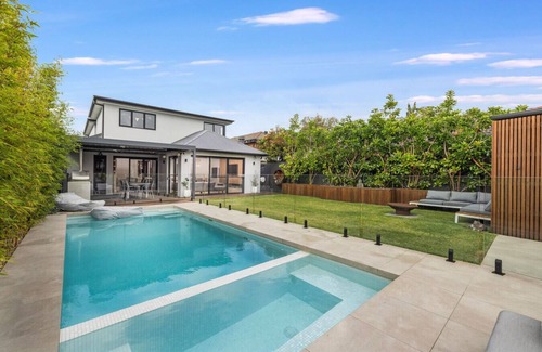 Dee Why Maison | Tropical Entertainers Delight