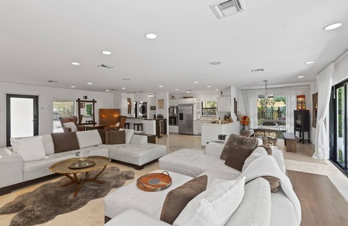 South Corals Maison | Tropical Garden by the Beach! BNR Vacation Rentals