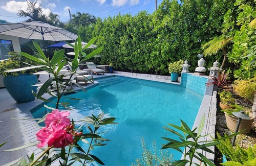 South Corals Maison | Tropical Garden by the Beach! BNR Vacation Rentals