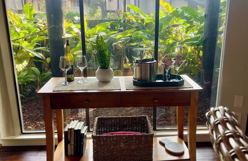 Kaiulani Copropriété | Tropical Garden Condo with AC and pool