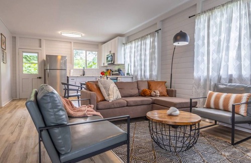 Hilo Cottage | Tropical Haven - 2BR Hilo