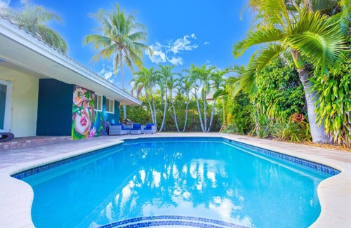 South Corals Maison | Tropical Oasis Heated saltwater Pool 6min to beach