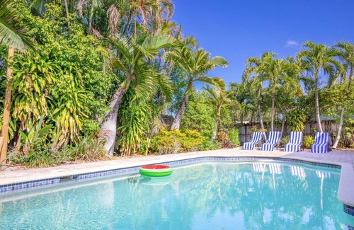 South Corals Maison | Tropical Oasis Heated saltwater Pool 6min to beach