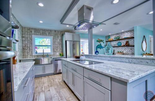 South Sarasota Maison | Tropical Oasis, Heated Pool, Hot Tub, Near Siesta Key