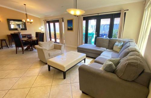 Sunset Maison | Tropical Oasis home w Community Pool great area