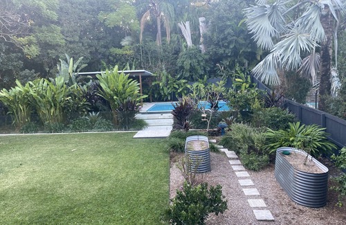 Ashgrove Maison | Tropical oasis in the heart of Brisbane, 3 bed, w pool, 4 km from the city