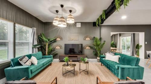 Lancaster Maison | Tropical Oasis - Pool + Beach Volleyball + Firepit