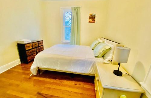 Irvington Maison | Tropical Oasis - Room 3
