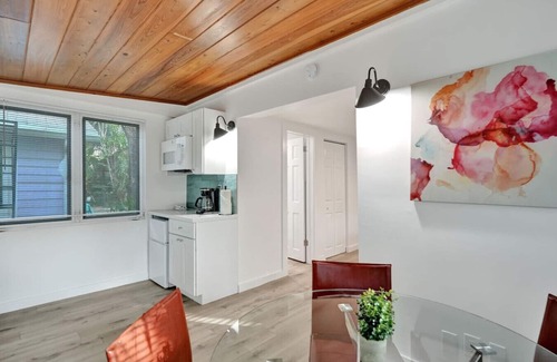 Tarpon River Appartement | Tropical Oasis: Studio w/ Pool