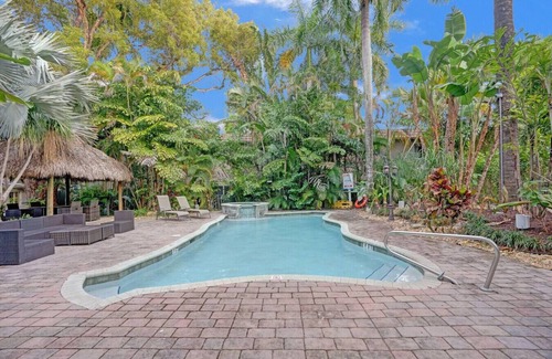 Tarpon River Appartement | Tropical Oasis: Studio w/ Pool
