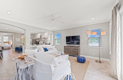 Anna Maria Maison | Tropical Paradise: 4BR Island Home w/Pool & Bay Views