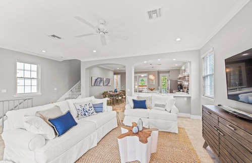 Anna Maria Maison | Tropical Paradise: 4BR Island Home w/Pool & Bay Views