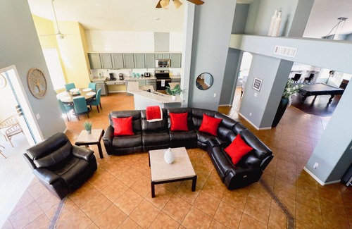 Garden Lakes Maison | Tropical Paradise in Garden Lakes!