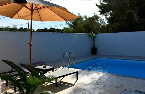 Rafina Appartement | Tropical pool house in rafina