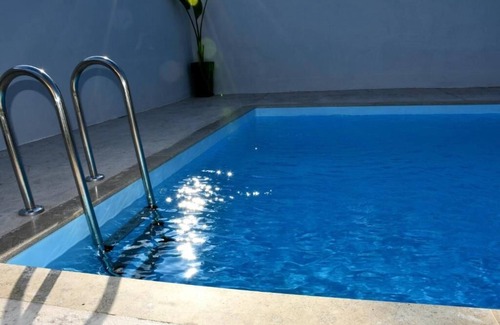 Rafina Appartement | Tropical pool house in rafina