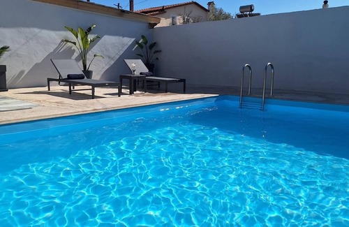 Rafina Appartement | Tropical pool house in rafina