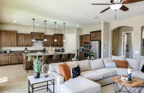 Chandler Maison | Tropical Poolside Paradise