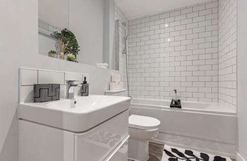 Bordesley Appartement | Tropical Suite - 2 Bed 2 Bath City Centre Netflix Games - Exclusive Weekly and Monthly DEALS - Raozee Homes