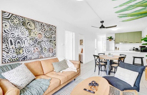 Parramatta Park Appartement | Tropical Terraces - Modern Coastal Retreat Near the Heart of Cairns