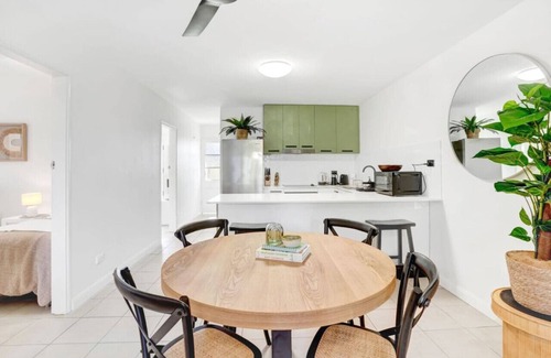 Parramatta Park Appartement | Tropical Terraces - Modern Coastal Retreat Near the Heart of Cairns