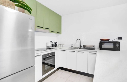 Parramatta Park Appartement | Tropical Terraces - Modern Coastal Retreat Near the Heart of Cairns