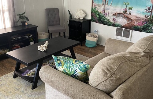 Wright Maison | Tropical trailer in the country