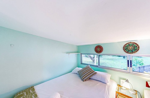 Tarcoles Lit Et Petit-Déjeuner | Tropical villas with pool access, scenic balcony, & shared full kitchen, dogs ok